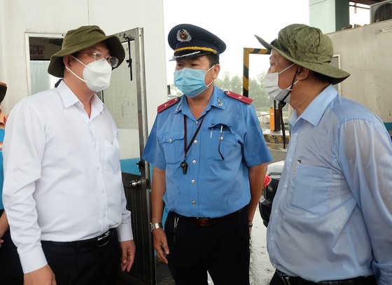 HCMC authorities visit frontline forces in Covid-19 control stations ảnh 2 HCMC authorities visit frontline forces in Covid-19 control stations ảnh 2