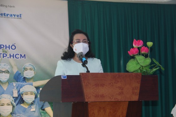 HCMC offers trip to city’s attractions to pay tribute to frontline forces ảnh 3
