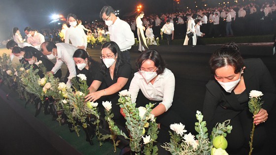 National memorial service held to remember Covid-19 victims ảnh 8