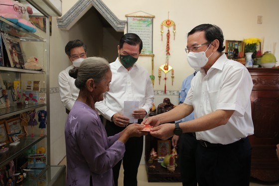 HCMC Party Chief extends Tet greetings to needy people in Dong Nai ảnh 2 HCMC Party Chief extends Tet greetings to needy people in Dong Nai ảnh 2