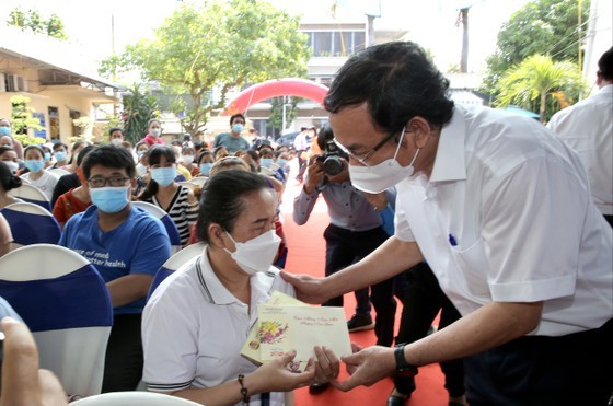 HCMC Party Chief extends Tet greetings to needy people in Dong Nai ảnh 6 HCMC Party Chief extends Tet greetings to needy people in Dong Nai ảnh 6