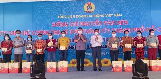 HCMC Party Chief extends Tet greetings to needy people in Dong Nai ảnh 10 HCMC Party Chief extends Tet greetings to needy people in Dong Nai ảnh 10