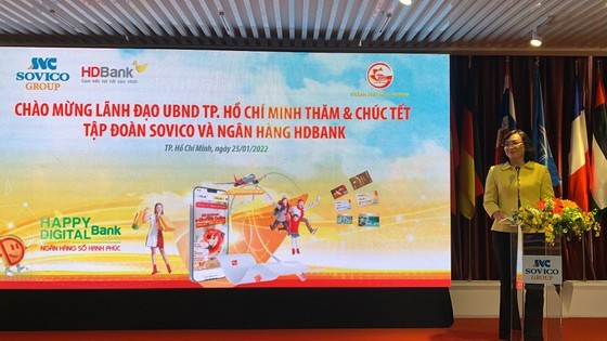 HCMC’s leaders pay Tet visits to the poor, frontline forces, businesses ảnh 6