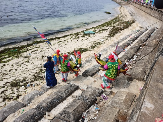 Quang Ngai organizes ritual commemorating soldiers of ancient Hoang Sa Flotilla ảnh 6 Quang Ngai organizes ritual commemorating soldiers of ancient Hoang Sa Flotilla ảnh 6