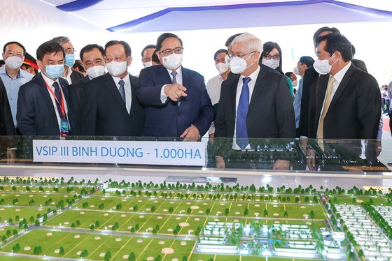 PM Pham Minh Chinh kicks off construction of VSIP 3 ảnh 2 PM Pham Minh Chinh kicks off construction of VSIP 3 ảnh 2