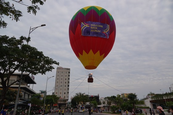 Hot air balloons take to the sky in Da Nang ảnh 8 Hot air balloons take to the sky in Da Nang ảnh 8