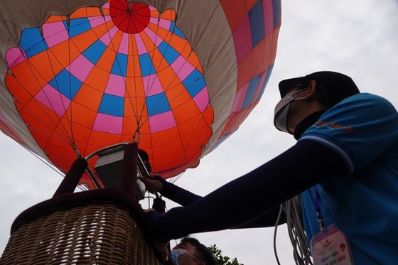 Hot air balloons take to the sky in Da Nang ảnh 12 Hot air balloons take to the sky in Da Nang ảnh 12