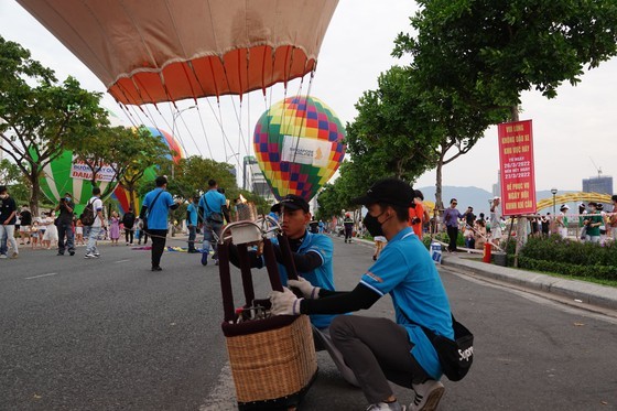 Hot air balloons take to the sky in Da Nang ảnh 13 Hot air balloons take to the sky in Da Nang ảnh 13