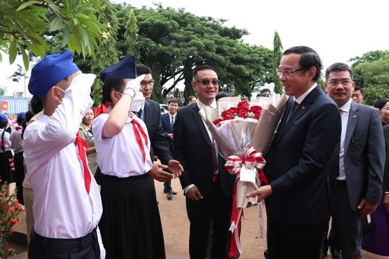 HCMC Party Chief visits primary school, Vietnamese community in Laos’ Champasak ảnh 2 HCMC Party Chief visits primary school, Vietnamese community in Laos’ Champasak ảnh 2