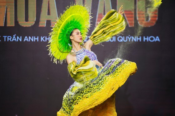 Winner of design contest seeking national costume for Miss Universe revealed ảnh 6