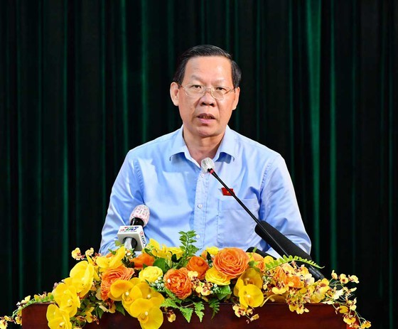 State President meets voters in HCMC’s District 1 ảnh 3