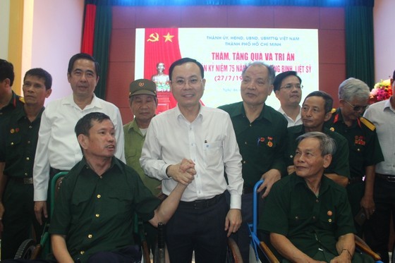 HCMC’s officials visit wounded soldiers in Northern provinces ảnh 7 HCMC’s officials visit wounded soldiers in Northern provinces ảnh 7