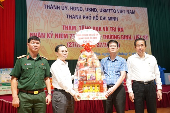 HCMC’s officials visit wounded soldiers in Northern provinces ảnh 12 HCMC’s officials visit wounded soldiers in Northern provinces ảnh 12