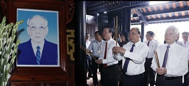 Leaders pay homage to late State Council Chairman Vo Chi Cong ảnh 1
