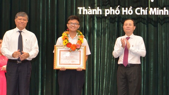 HCMC honors 486 good students ảnh 2 HCMC honors 486 good students ảnh 2