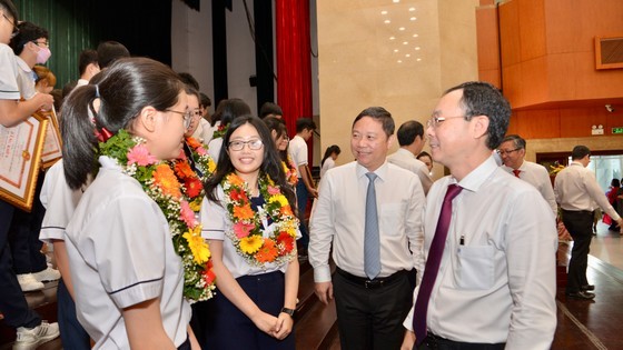 HCMC honors 486 good students ảnh 3 HCMC honors 486 good students ảnh 3