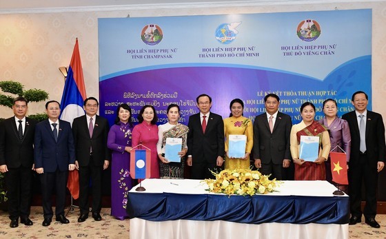 HCMC receives Laotian high-ranking officials ảnh 2