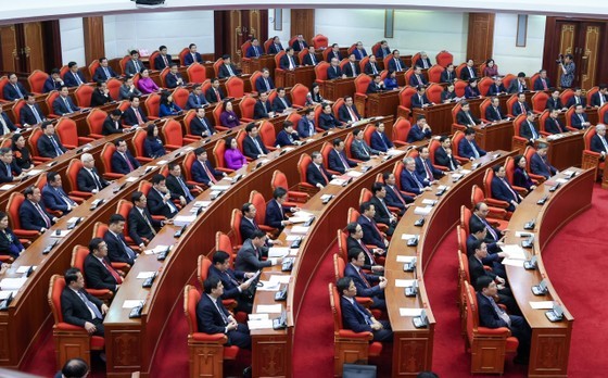13th Party Central Committee’s sixth plenum concludes ảnh 4