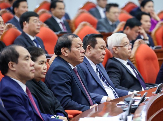 13th Party Central Committee’s sixth plenum concludes ảnh 8