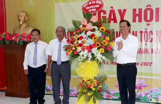 HCMC’s leaders attend great national unity festival in suburban districts ảnh 10
