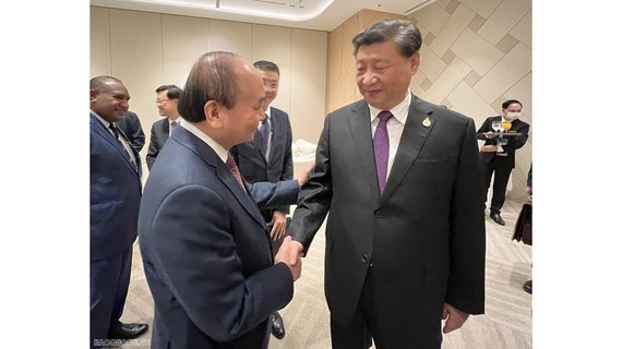 President meets top Chinese leader in Bangkok ảnh 1