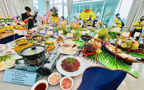 Cooking show with largest amount of dishes of Mekong Delta recognized ảnh 3 Cooking show with largest amount of dishes of Mekong Delta recognized ảnh 3