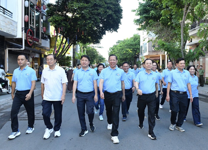 HCMC's Phu Nhuan District celebrates 20th anniversary of its annual charity walk ảnh 1