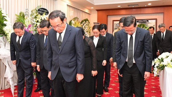 Tribute paid to late Chinese leader in Ho Chi Minh City ảnh 1 Tribute paid to late Chinese leader in Ho Chi Minh City ảnh 1
