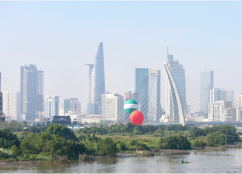 Second HCMC Hot Air Balloon Festival opens ảnh 10